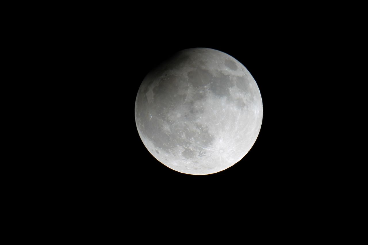 Частное лунное  затмение 25 апреля 2013 года